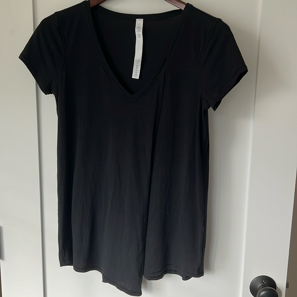 Black short sleeve Lululemon T-shirt - Size 6